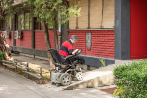 Akülü Tekerlekli Sandalye Nasıl Kullanılır?